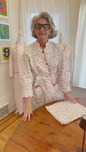Load and play video in Gallery viewer, Hearts &amp; Arrows Classic Robe

