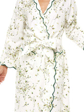 Load image into Gallery viewer, Acorn Print Classic Robe
